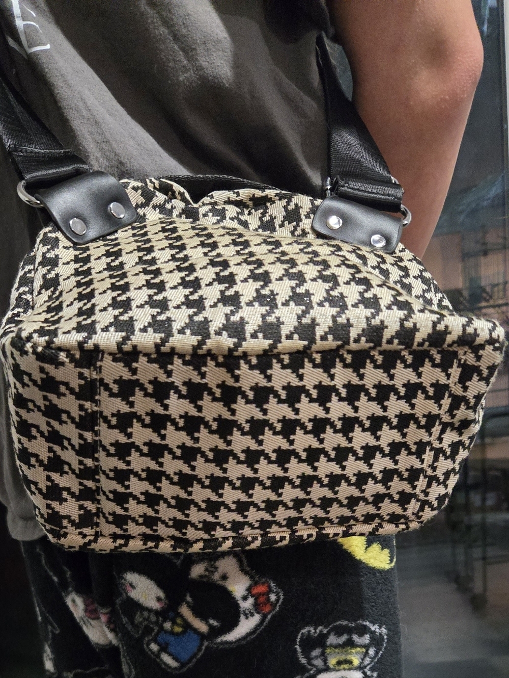Paul Frank: Y2k Style Houndstooth Boho Women's Shoulder Bag. - Picture 4 of 11